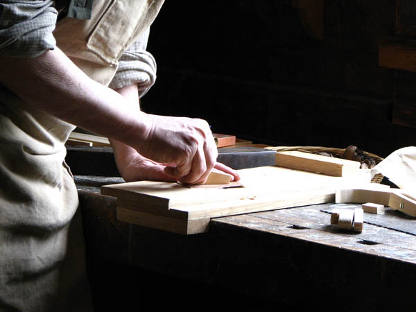 Nuestro equipo de profesionales cuenta  con muchos años de contrastada <strong>experiencia</strong> en el sector de la <strong>carpintería de madera en Aldea (L')</strong>.